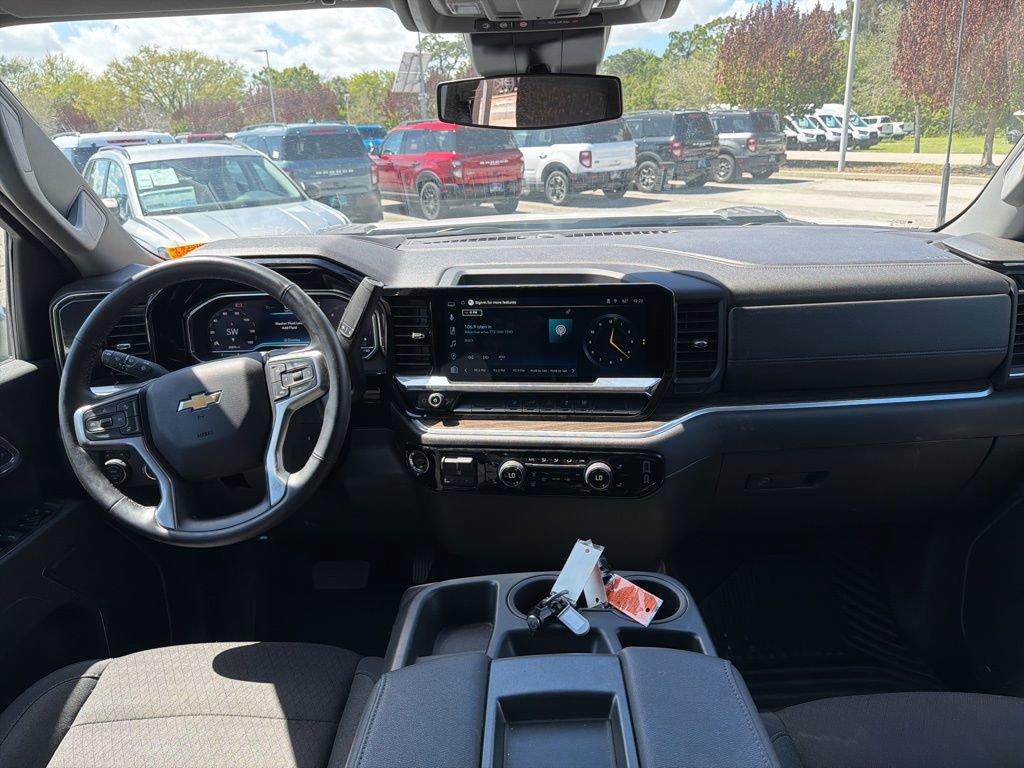 Used 2025 Chevrolet Silverado 2500 LT w/ Convenience Package image 10