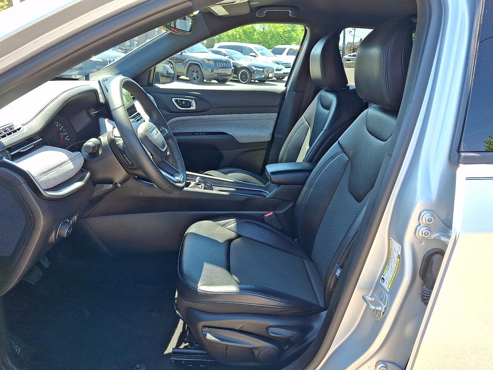 Used 2024 Jeep Compass Latitude AWD/4WD image 13