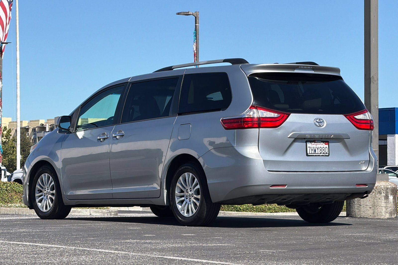 Used 2015 Toyota Sienna XLE FWD image 7