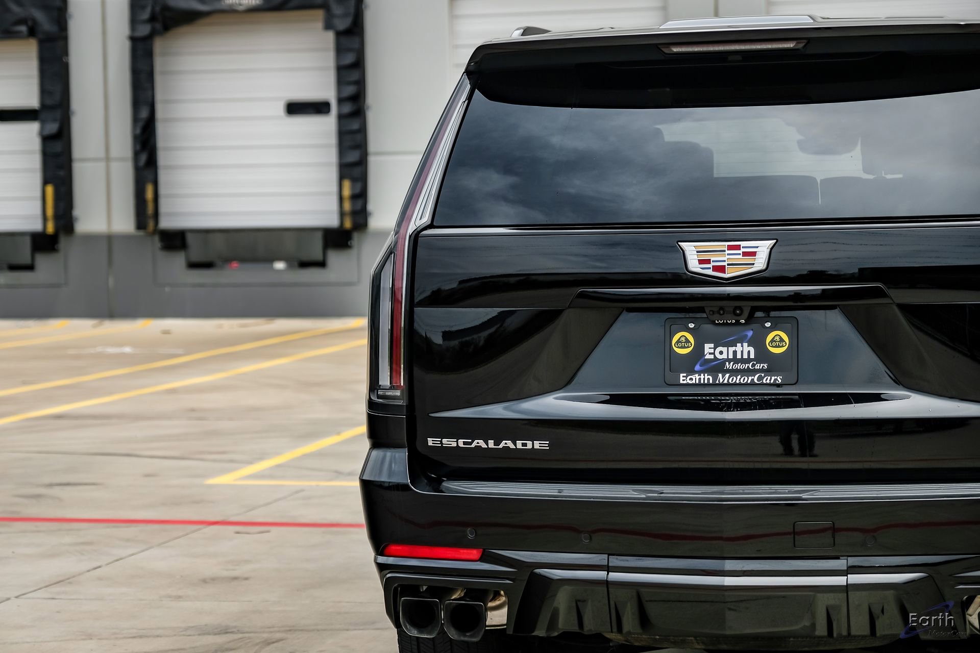 Used 2025 Cadillac Escalade V AWD/4WD image 14