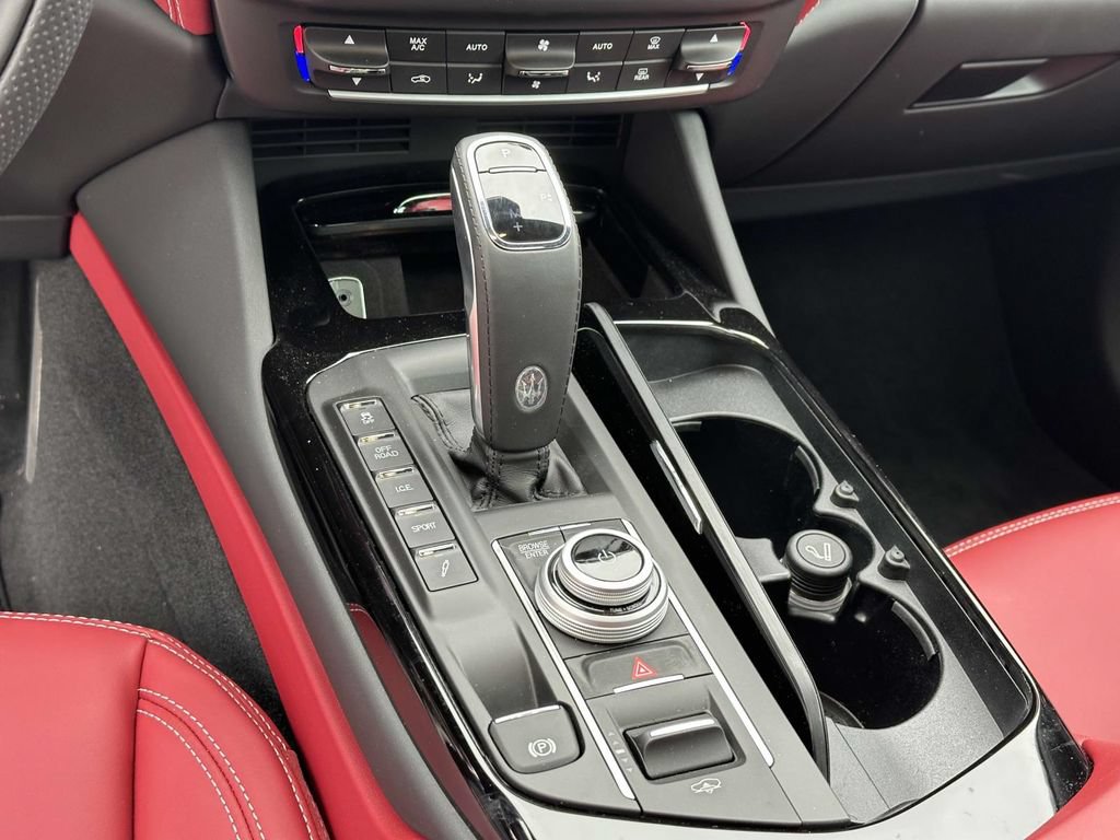 Used 2023 Maserati Levante GT AWD/4WD image 9