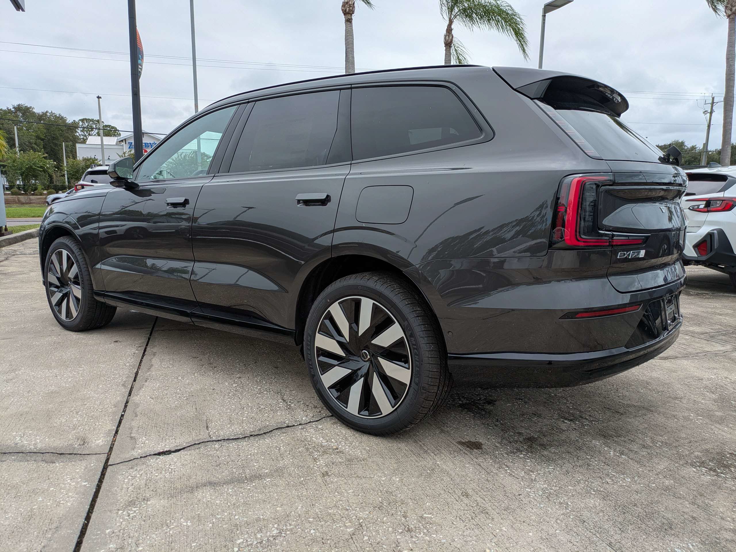 New 2025 Volvo EX90 Plus AWD/4WD image 6