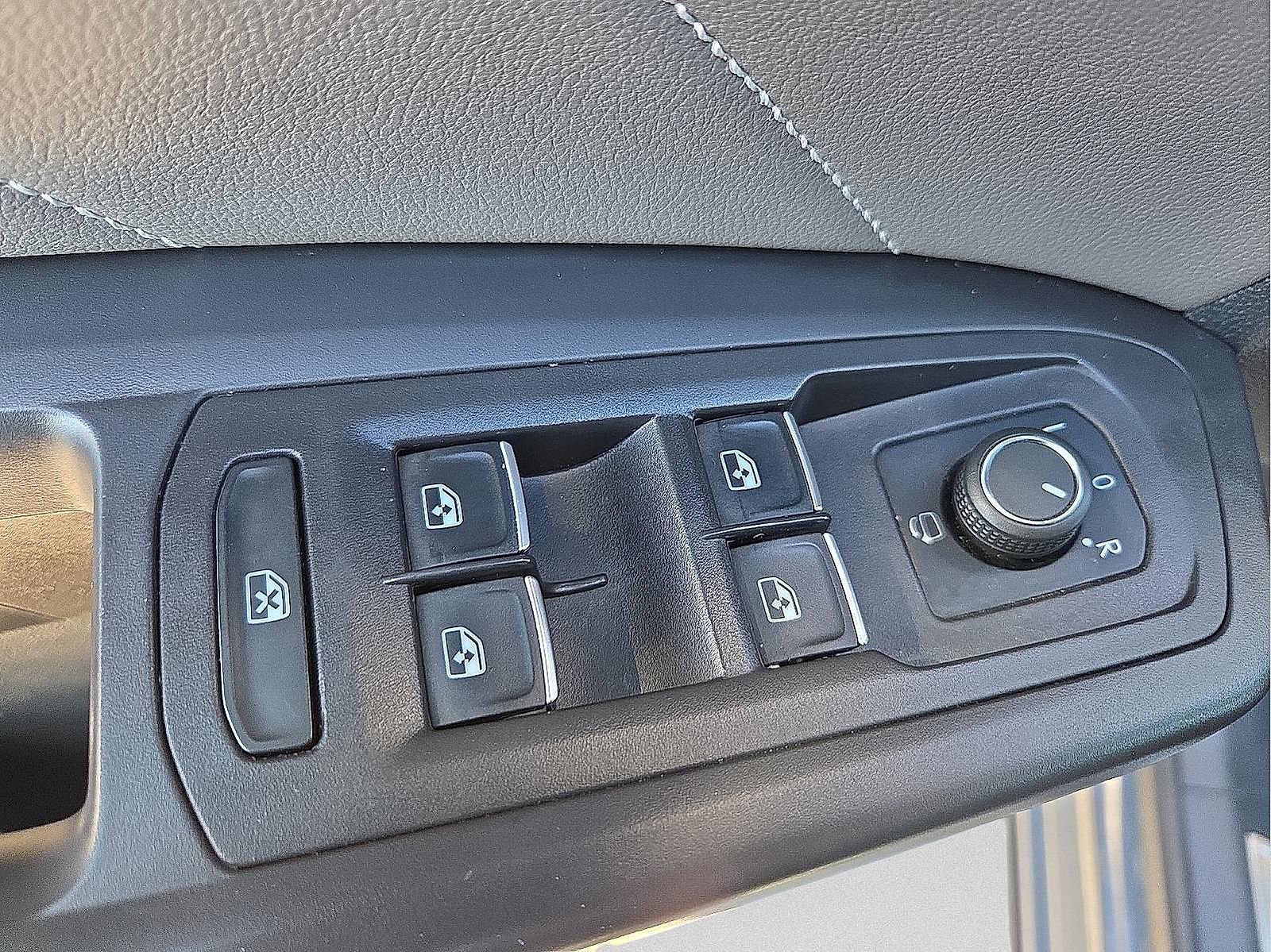 Used 2023 Volkswagen Atlas Cross Sport SEL Premium R-Line image 15