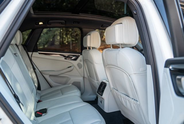 Used 2024 Porsche Macan T w/ Premium Plus Package image 43