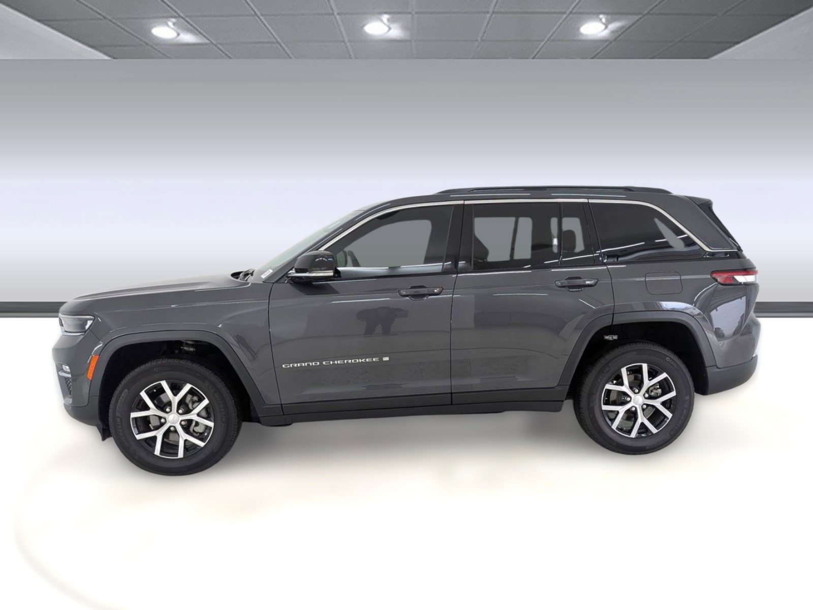 Used 2025 Jeep Grand Cherokee Limited RWD image 2