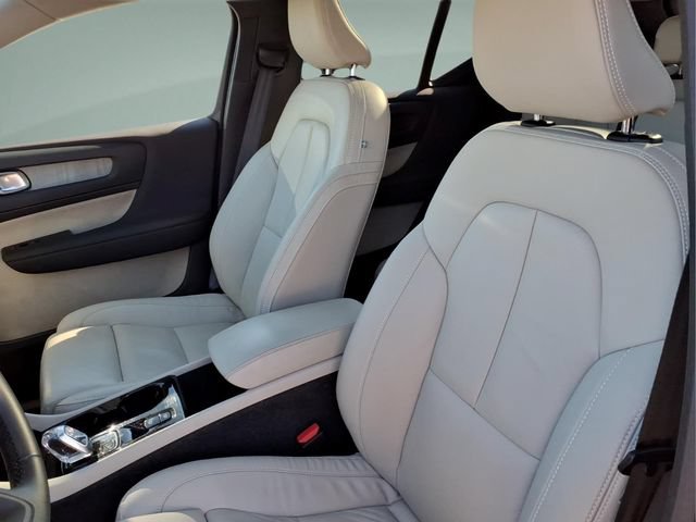 Used 2023 Volvo XC40 B4 Ultimate FWD image 15