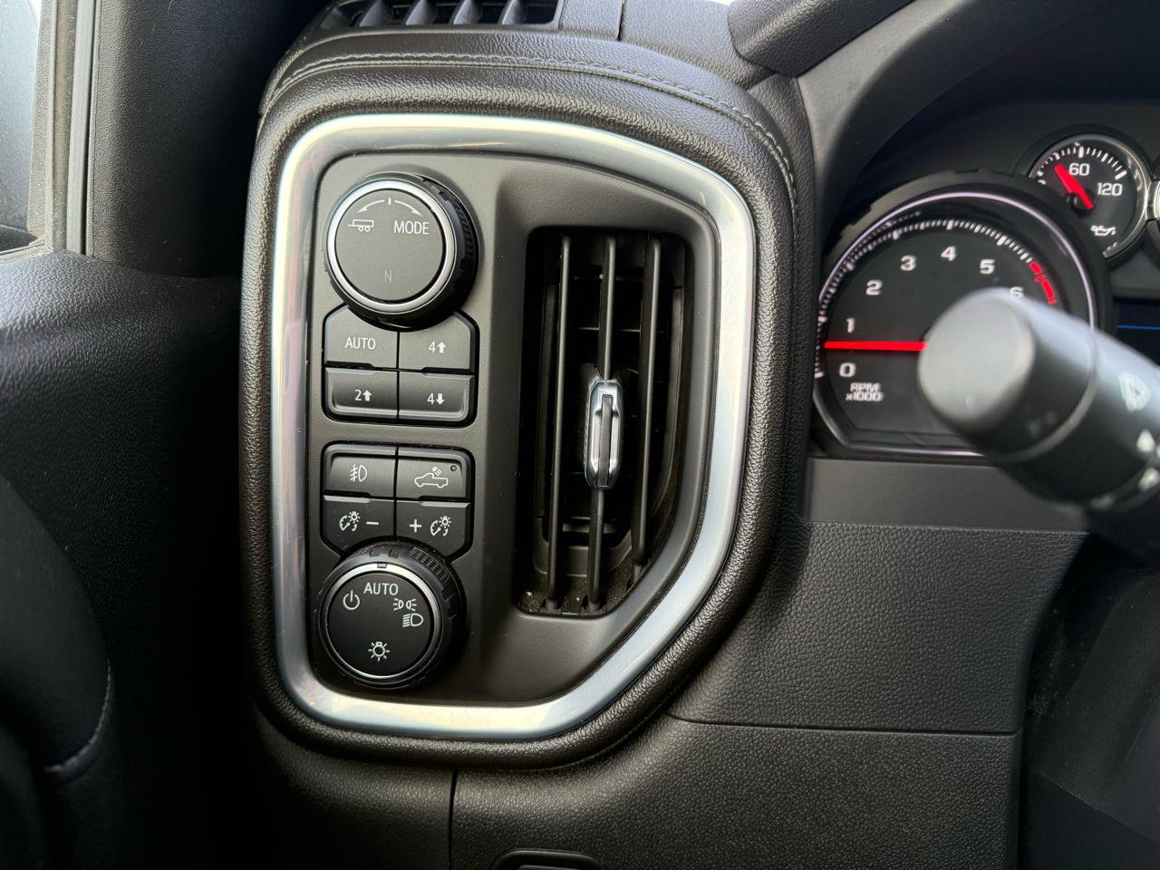 Used 2021 Chevrolet Silverado 1500 RST image 27