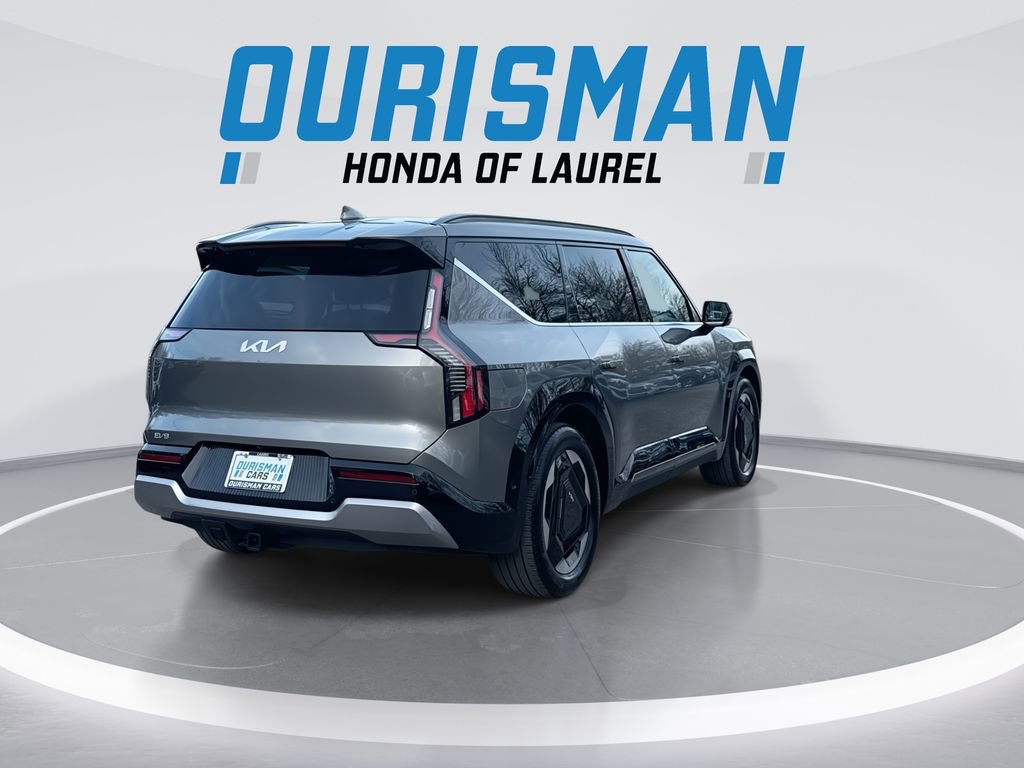 Used 2024 Kia EV9 Land image 8