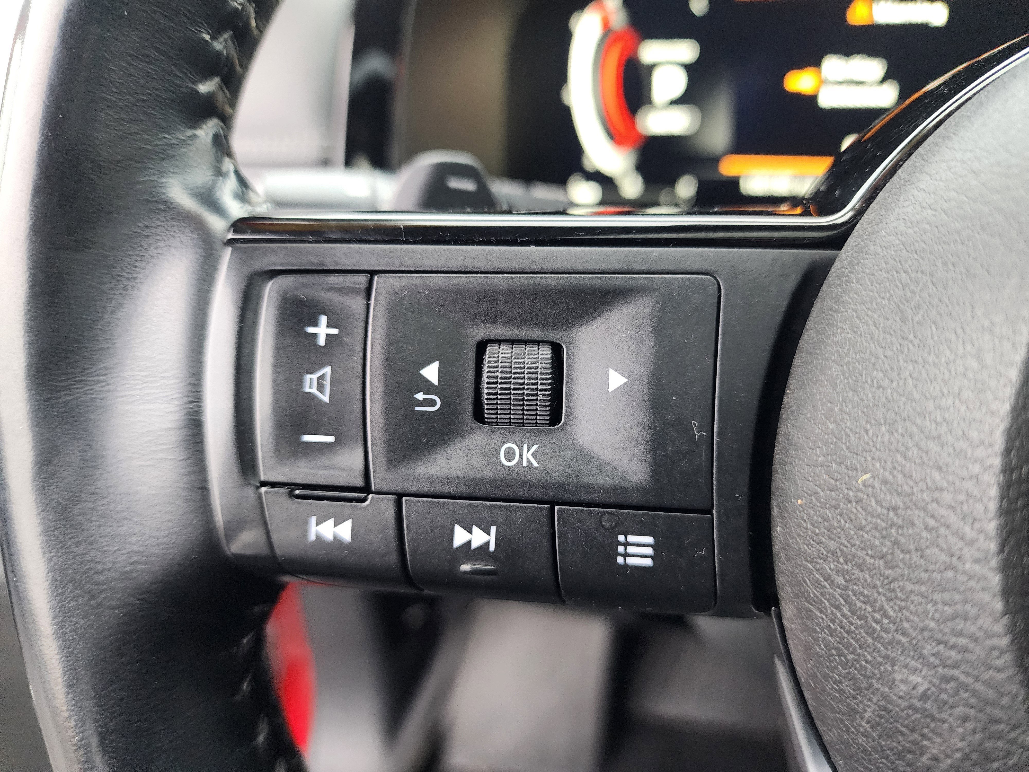 Used 2022 Nissan Pathfinder Platinum w/ Cargo Package image 30