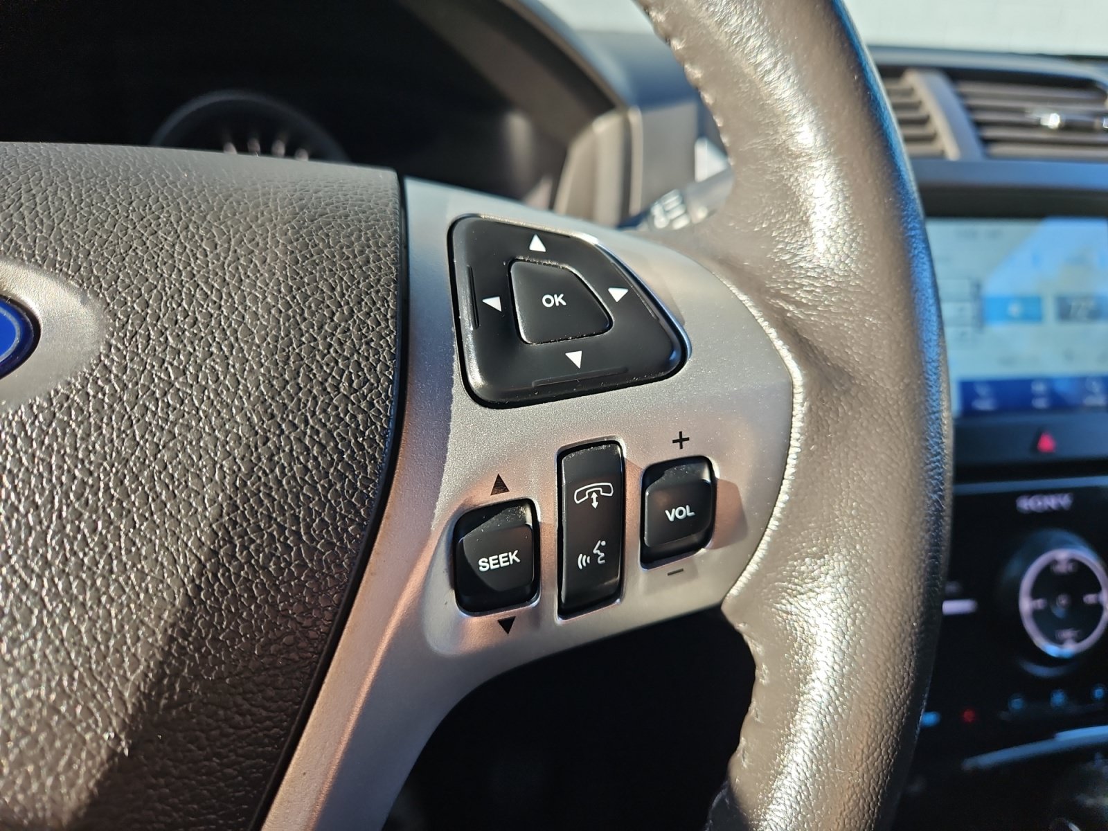 Used 2014 Ford Explorer Limited w/ Equipment Group 302A AWD/4WD image 28