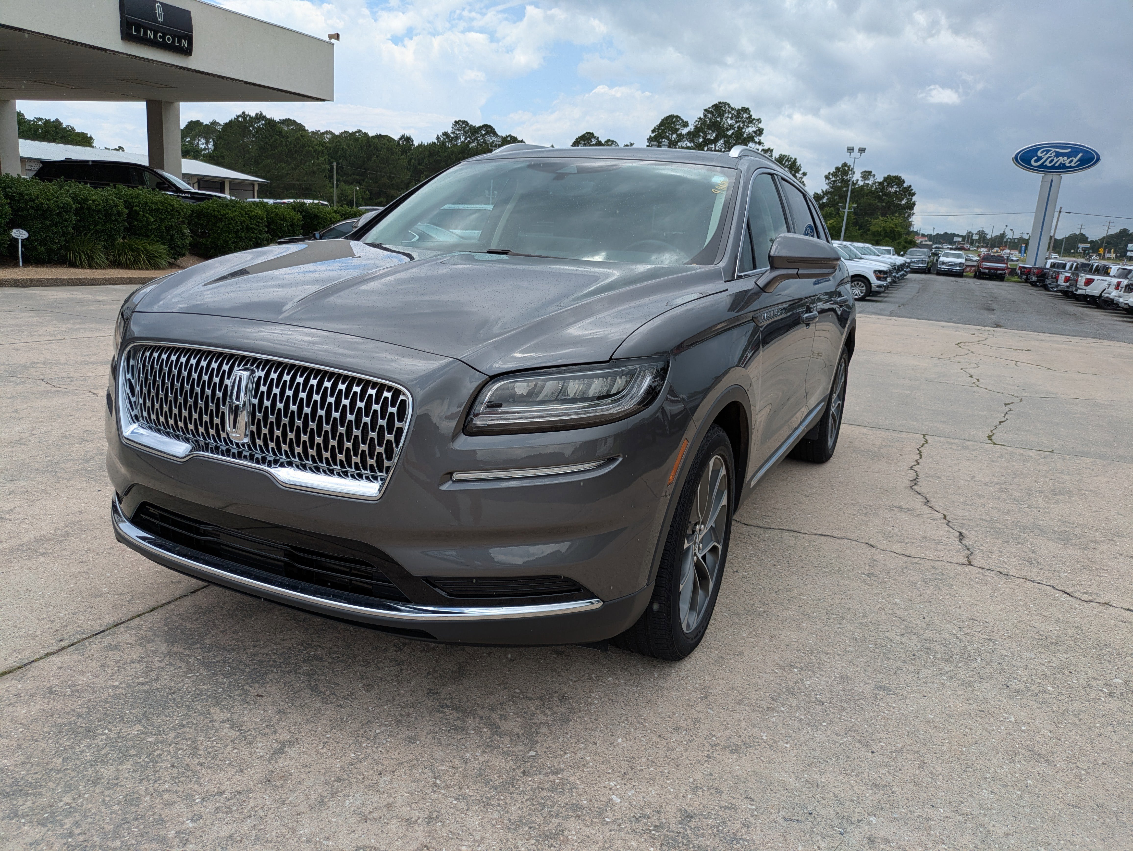 Used 2022 Lincoln Nautilus Reserve w/ Cargo Utility Package image 2