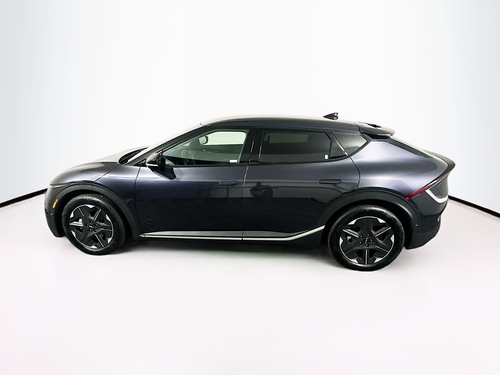 Used 2025 Kia EV6 Light w/ Light LR Technology Package RWD image 4