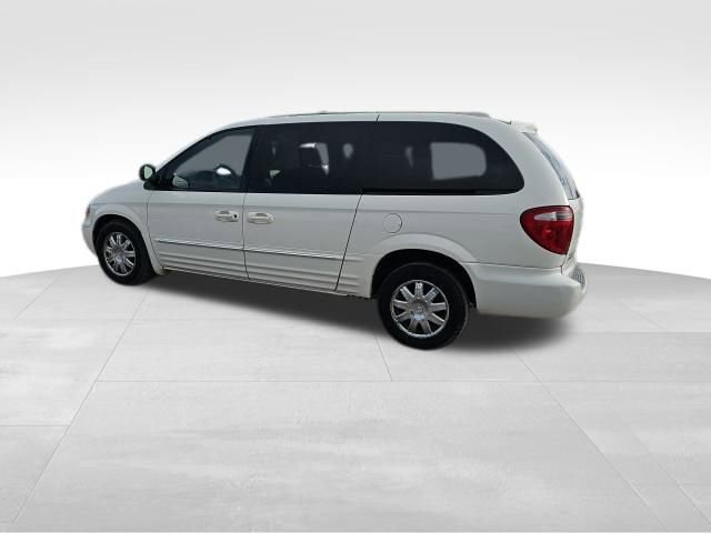 Used 2003 Chrysler Town & Country Limited image 12