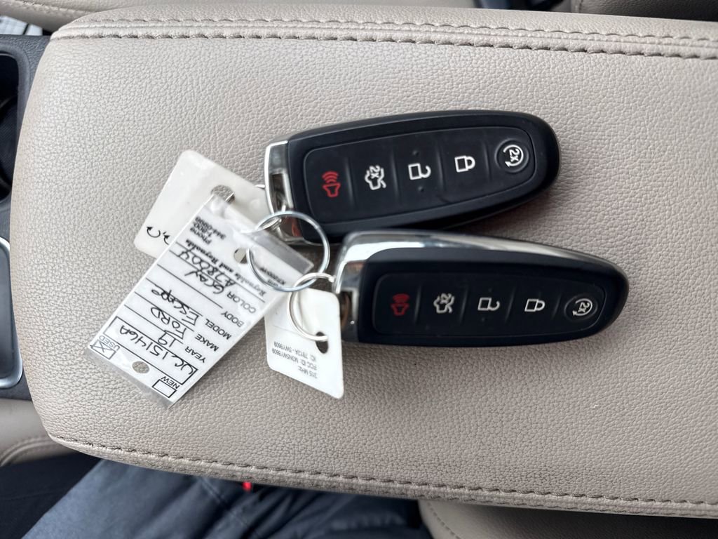 Used 2019 Ford Escape Titanium image 40