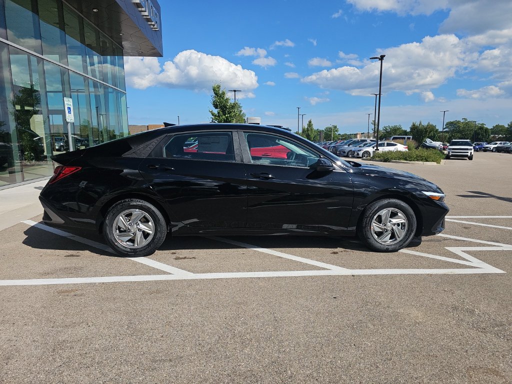 New 2026 Hyundai Elantra SE FWD image 6