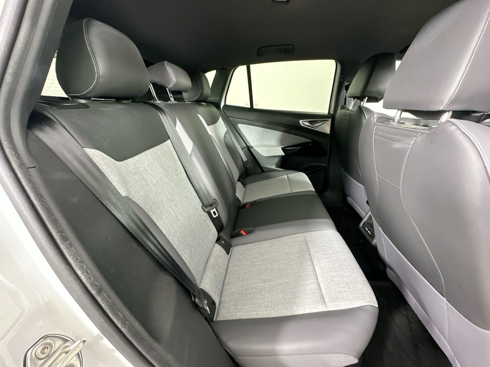 Certified 2023 Volkswagen ID.4 Pro AWD/4WD image 38