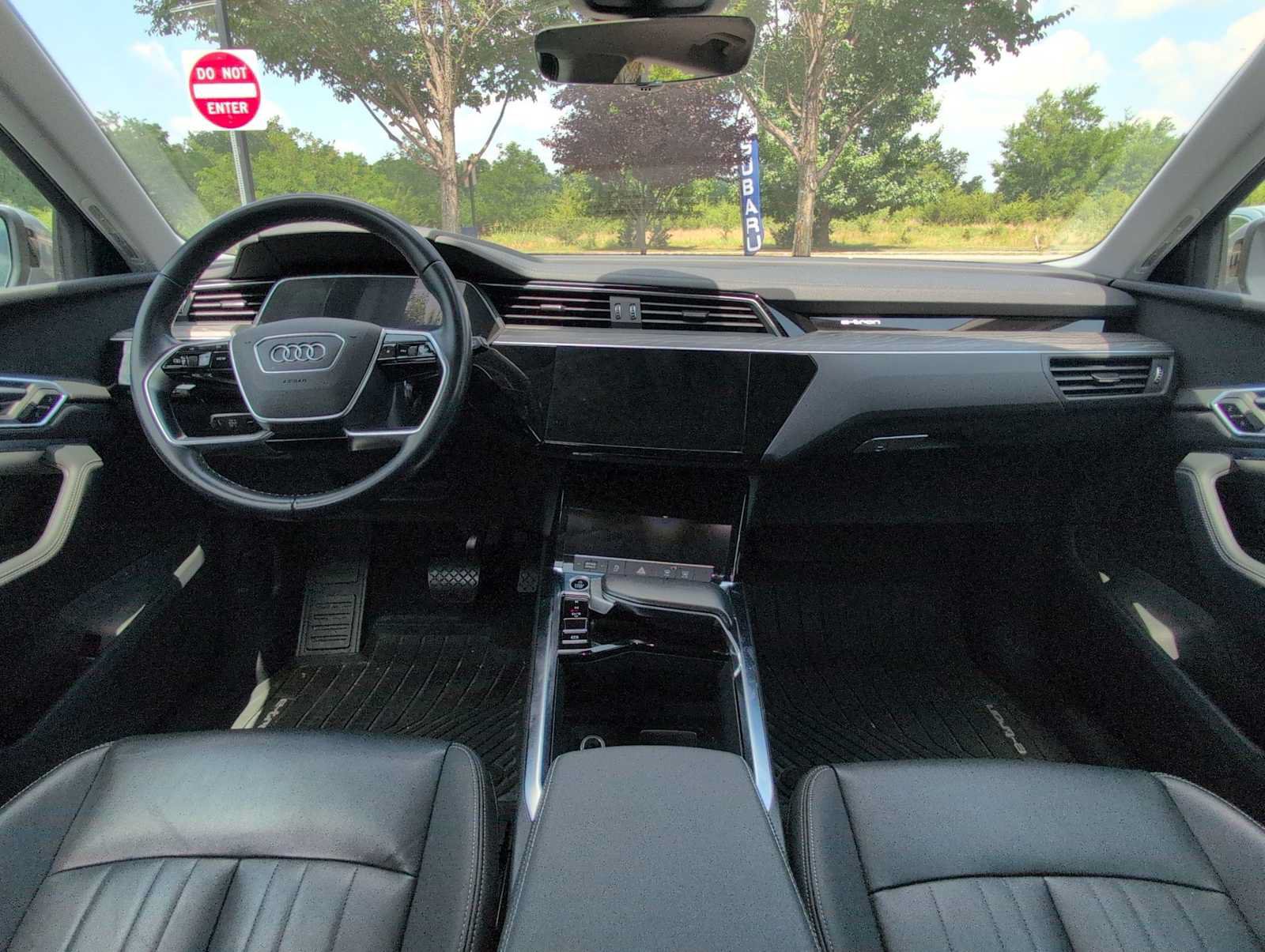 Used 2022 Audi e-tron Premium w/ Convenience Plus Package AWD/4WD image 15
