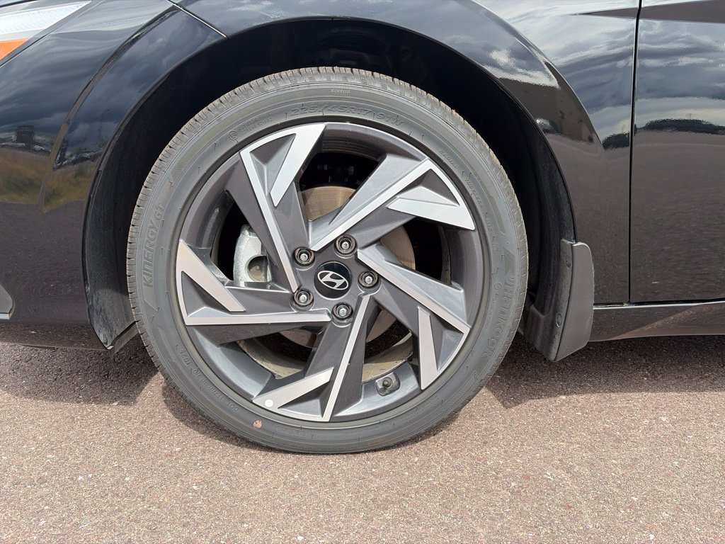 Certified 2025 Hyundai Elantra SEL FWD image 39