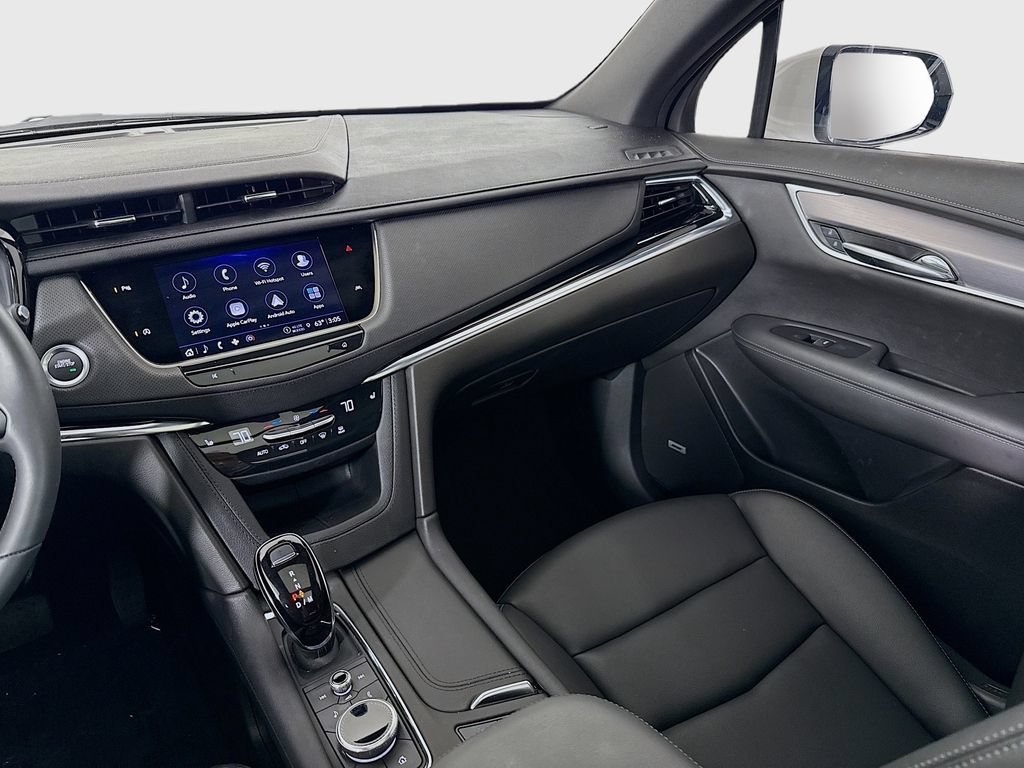 Used 2025 Cadillac XT6 Luxury FWD image 24