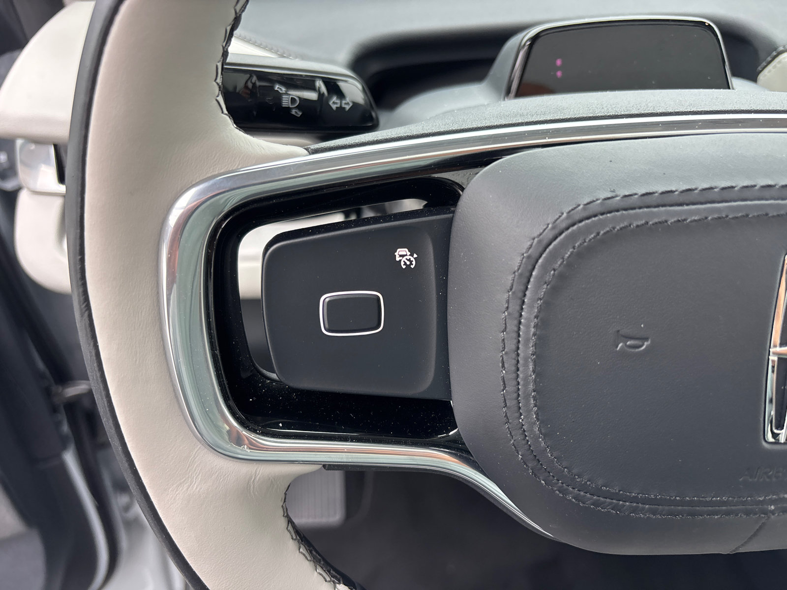 New 2026 Lincoln Navigator L Reserve AWD/4WD image 16