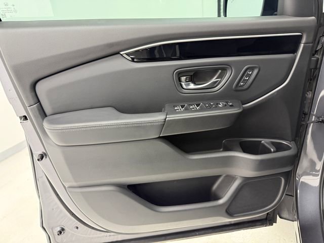 Used 2025 Honda Pilot Touring image 29
