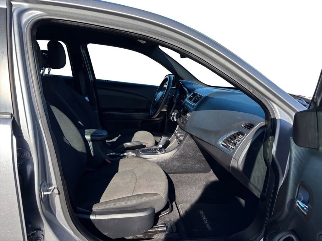 Used 2013 Dodge Avenger SE image 22