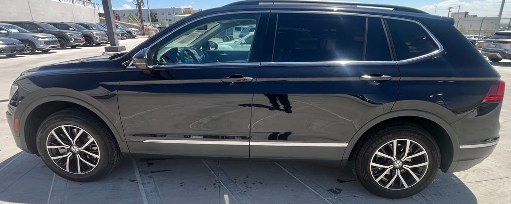 Used 2021 Volkswagen Tiguan SE w/ Panoramic Sunroof Package image 5