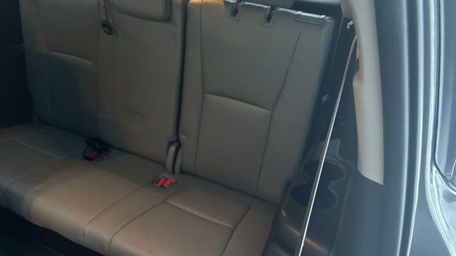 Used 2023 Toyota Highlander Limited image 41