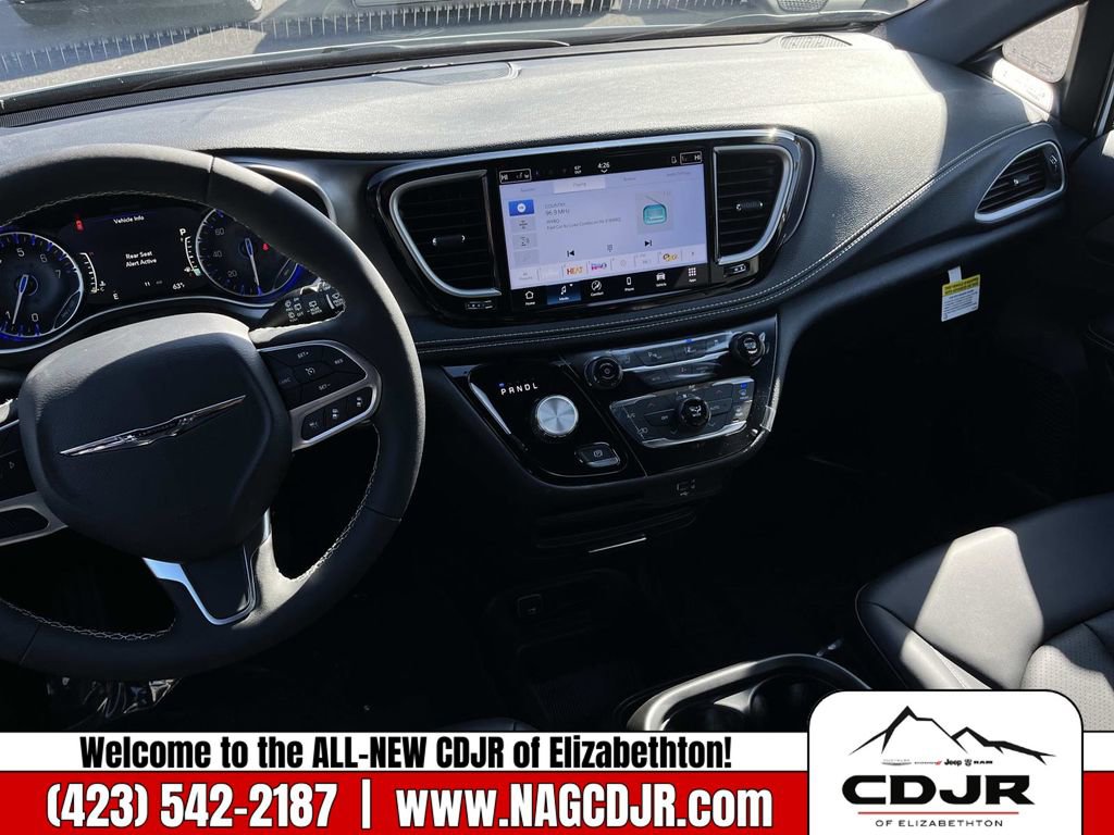 New 2026 Chrysler Pacifica Select image 13
