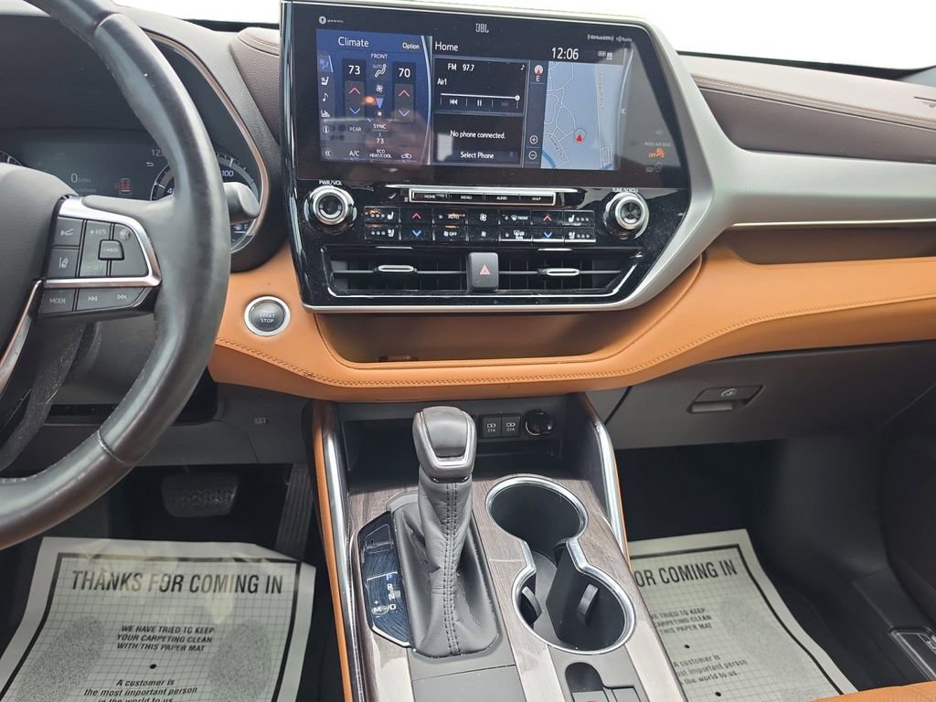 Used 2020 Toyota Highlander Platinum FWD image 11