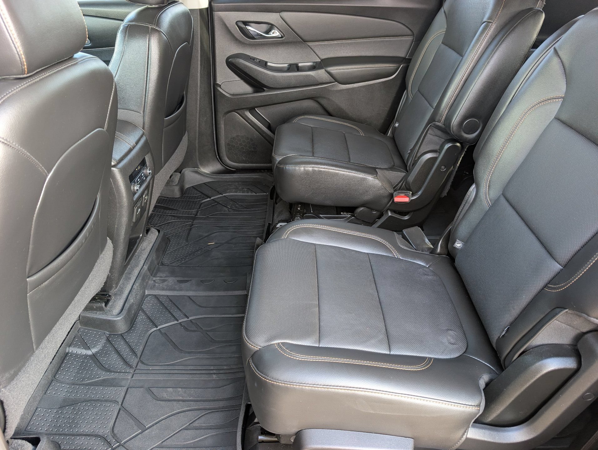 Certified 2021 Chevrolet Traverse Premier w/ Redline Edition FWD image 18