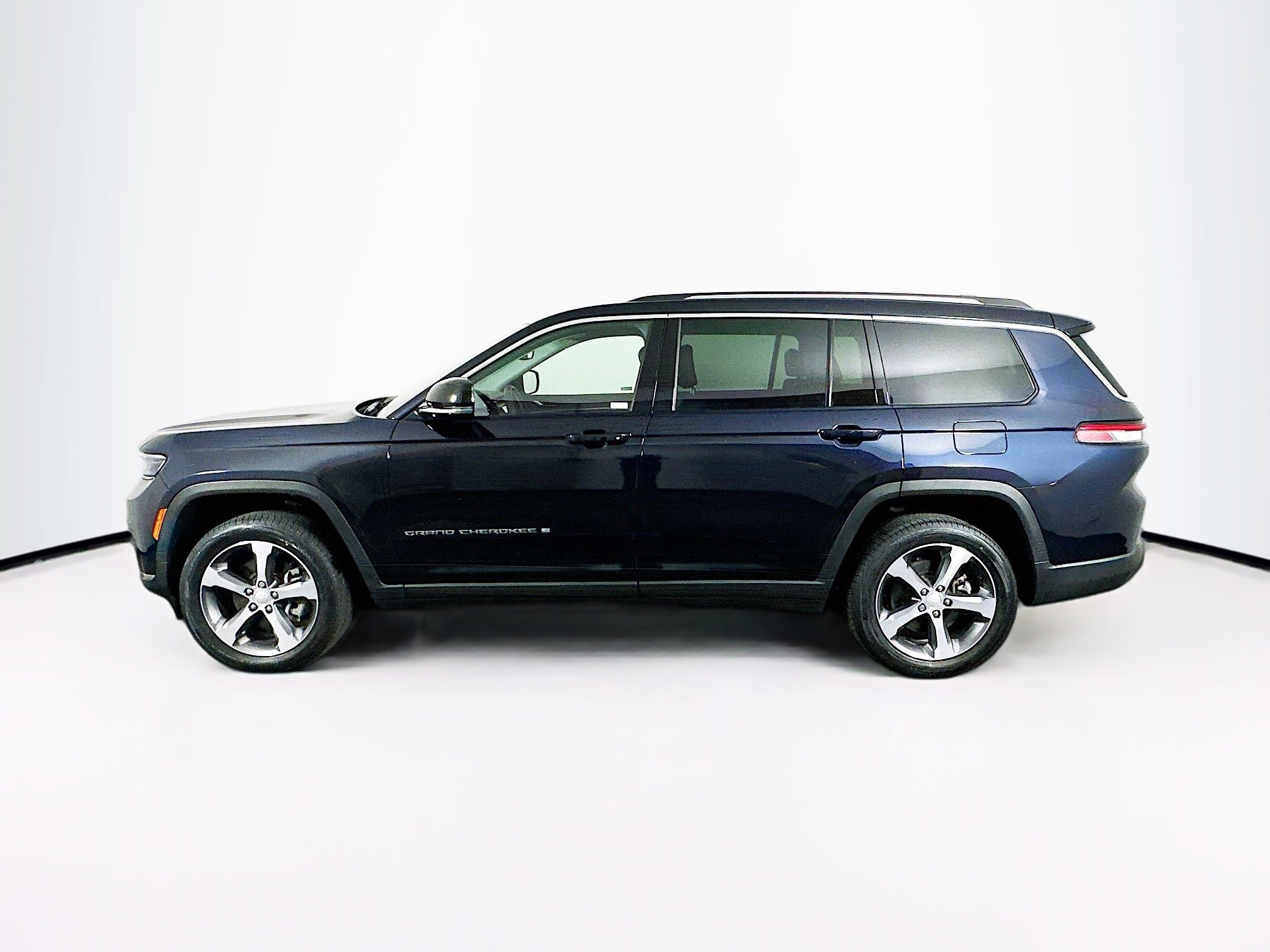 Used 2023 Jeep Grand Cherokee L Limited w/ Trailer Tow Group (B) AWD/4WD image 4