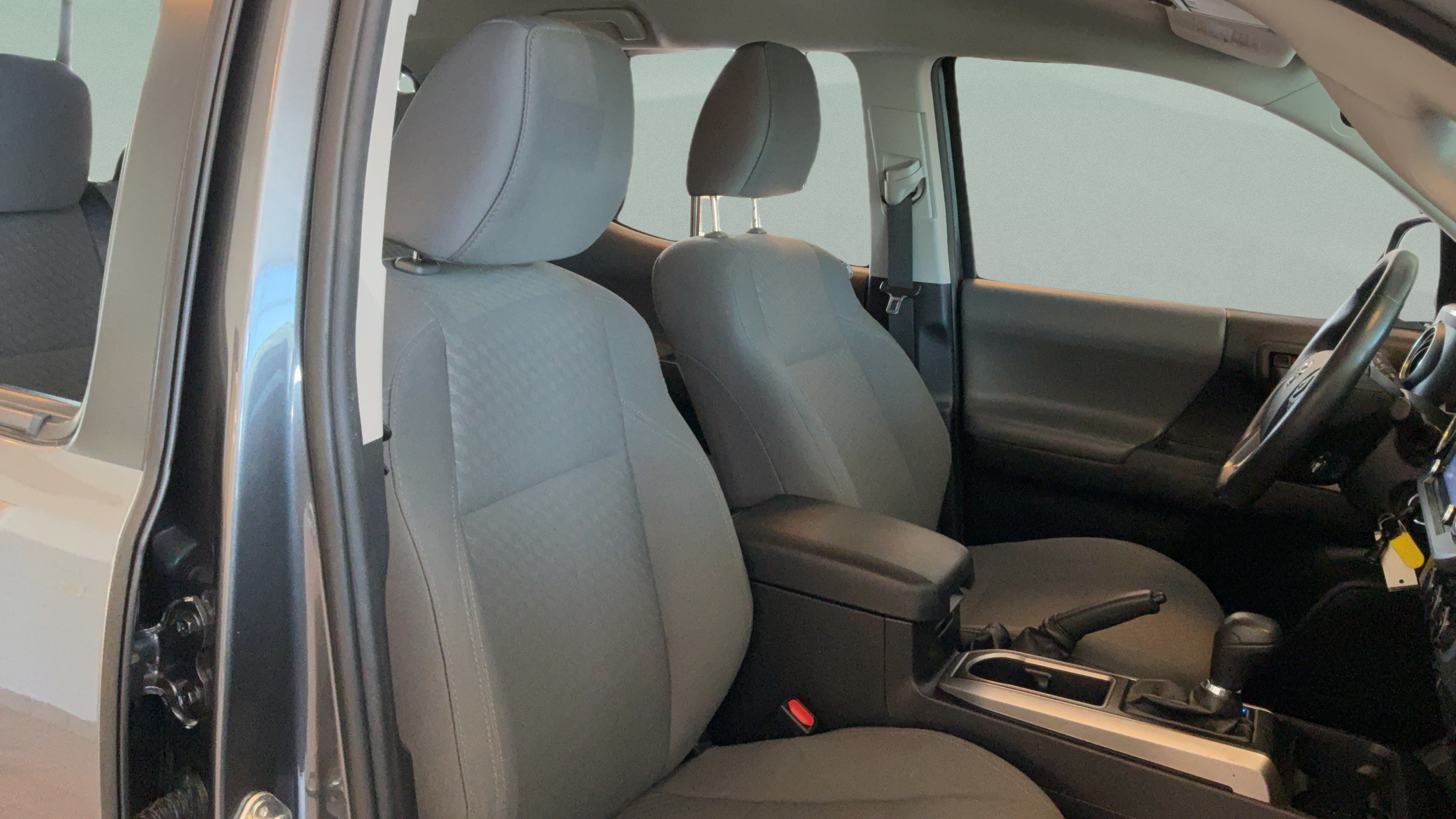 Used 2021 Toyota Tacoma SR5 RWD image 33