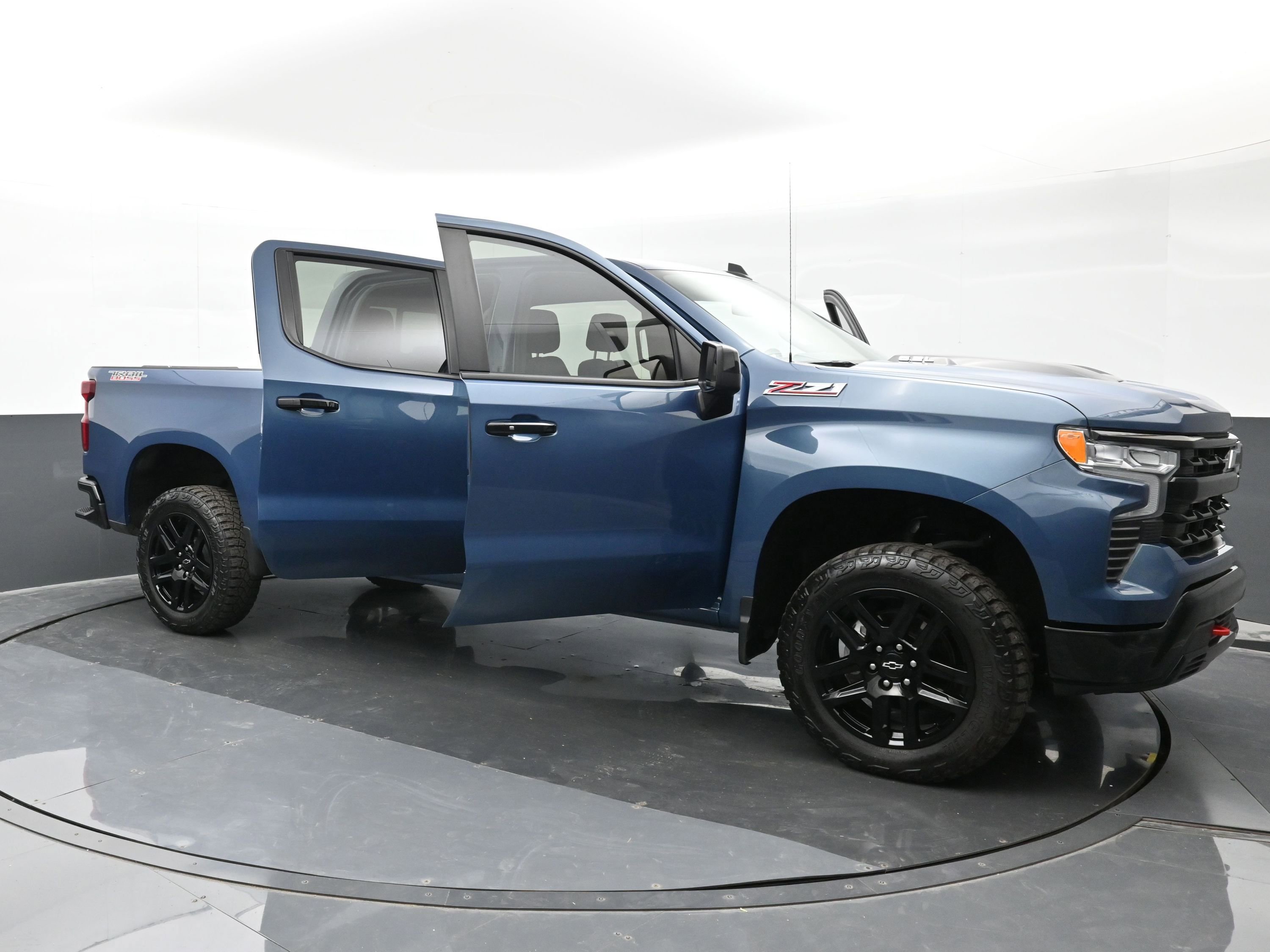 Used 2024 Chevrolet Silverado 1500 LT Trail Boss w/ Convenience Package II image 35