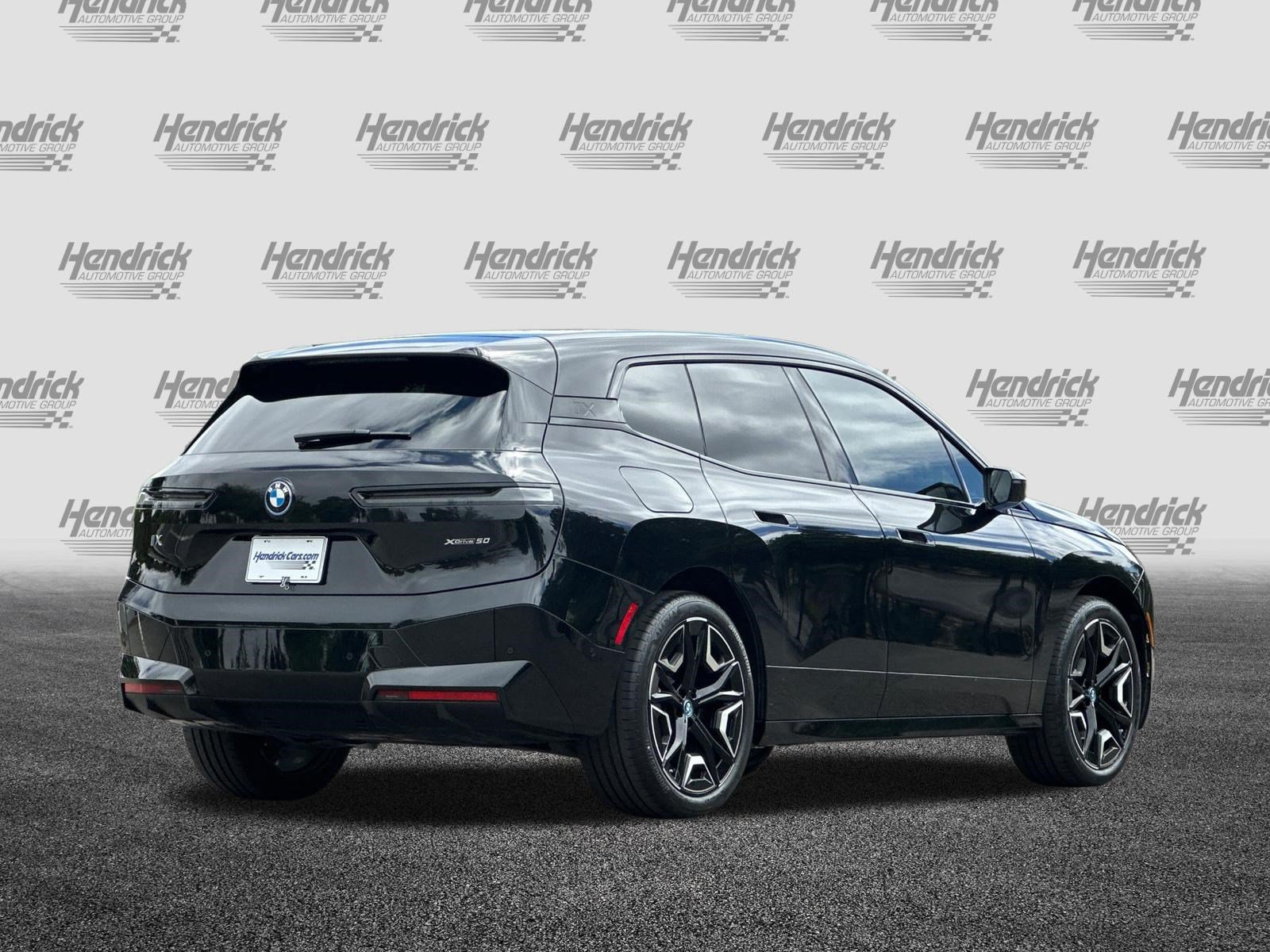 Used 2024 BMW iX xDrive50 w/ Sport Package AWD/4WD image 5