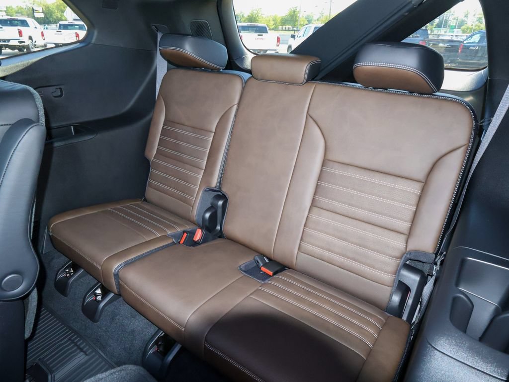 Certified 2026 GMC Acadia Denali Ultimate w/ LPO, Floor Liner Package AWD/4WD image 15