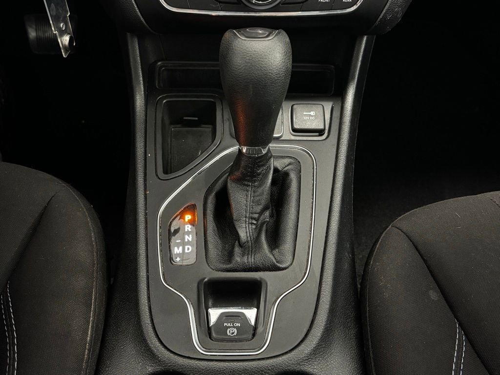 Used 2019 Jeep Cherokee Latitude w/ Popular Appearance Group image 17