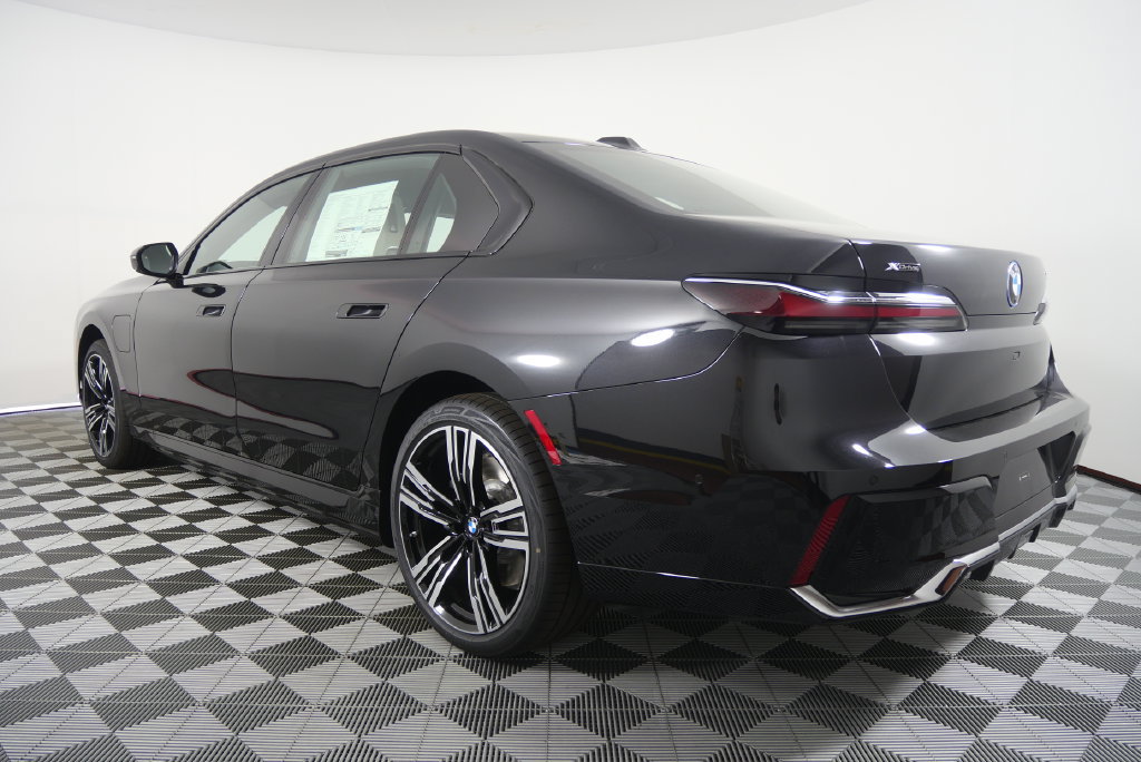 New 2026 BMW 750e xDrive AWD/4WD image 6