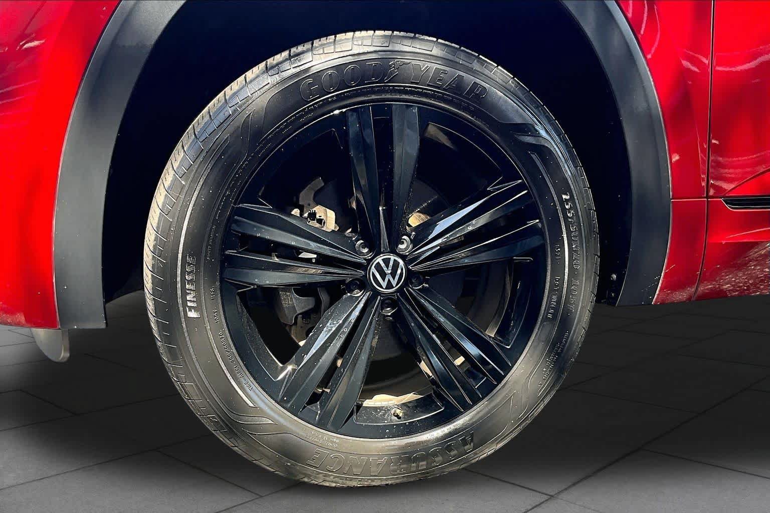 Certified 2023 Volkswagen Atlas Cross Sport SEL R-Line AWD/4WD image 11