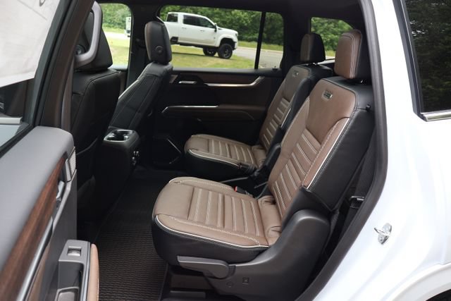 New 2026 GMC Acadia Denali Ultimate w/ LPO, Floor Liner Package AWD/4WD image 21