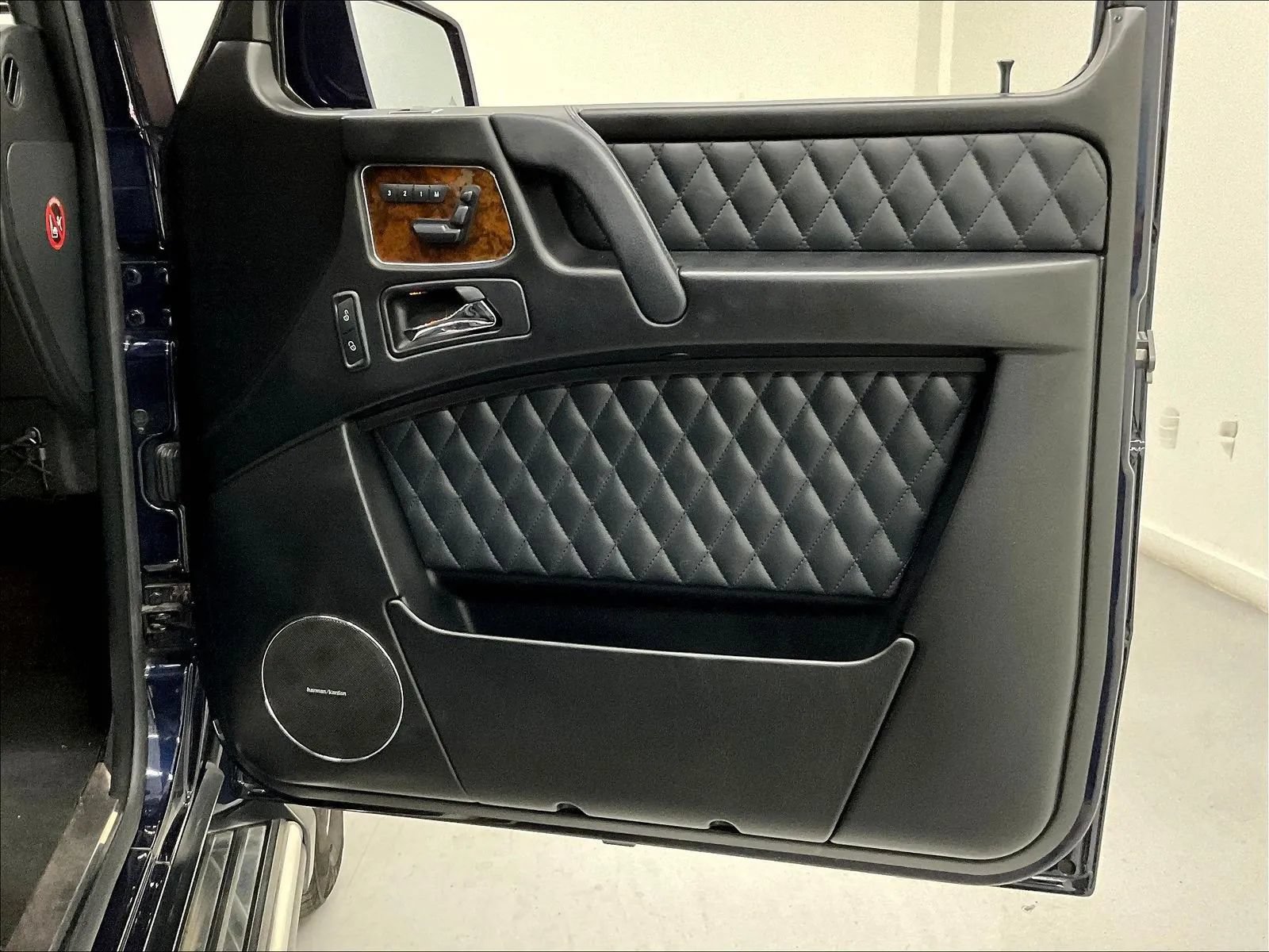 Used 2014 Mercedes-Benz G 63 AMG 4MATIC image 17