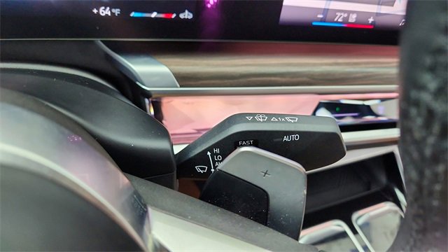 Used 2023 BMW 740i w/ Executive Package image 42