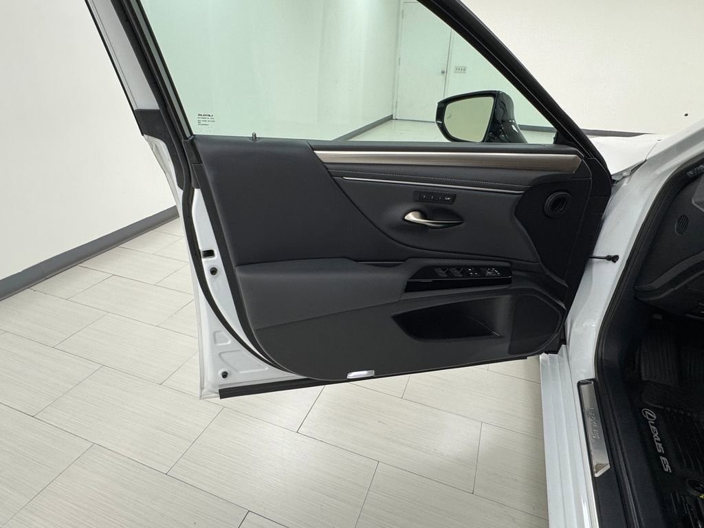Used 2024 Lexus ES 350 F Sport image 9