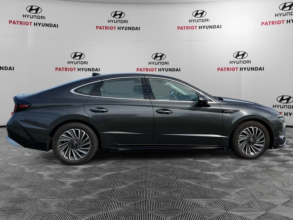 Certified 2025 Hyundai Sonata Limited FWD image 2