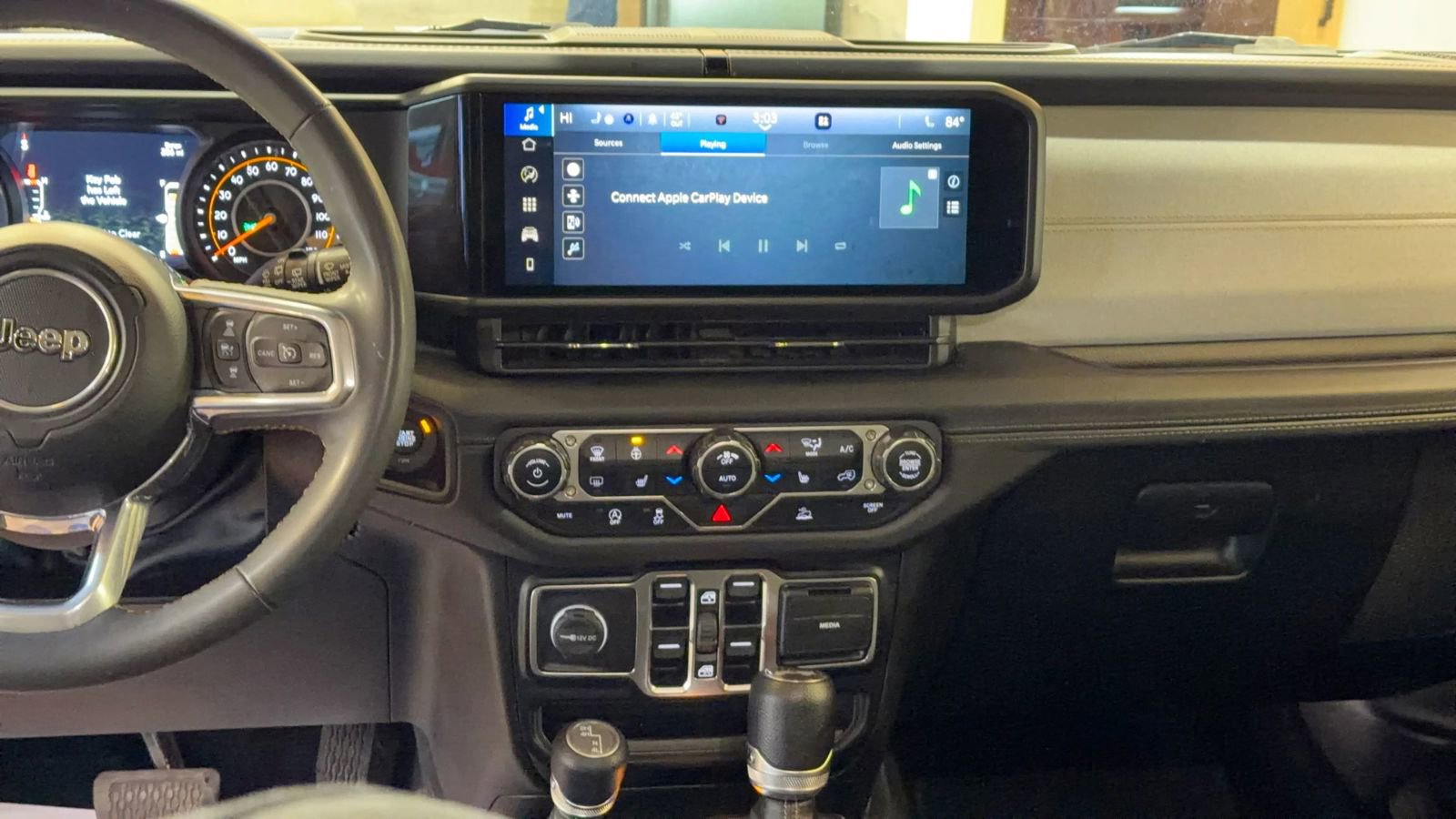 Used 2024 Jeep Wrangler Unlimited Sahara image 16