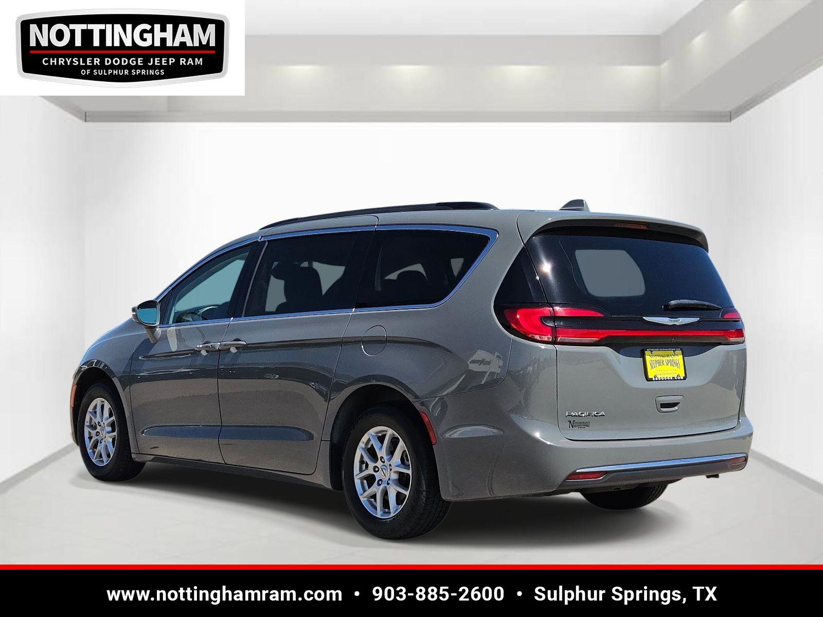 Used 2022 Chrysler Pacifica Touring-L image 6