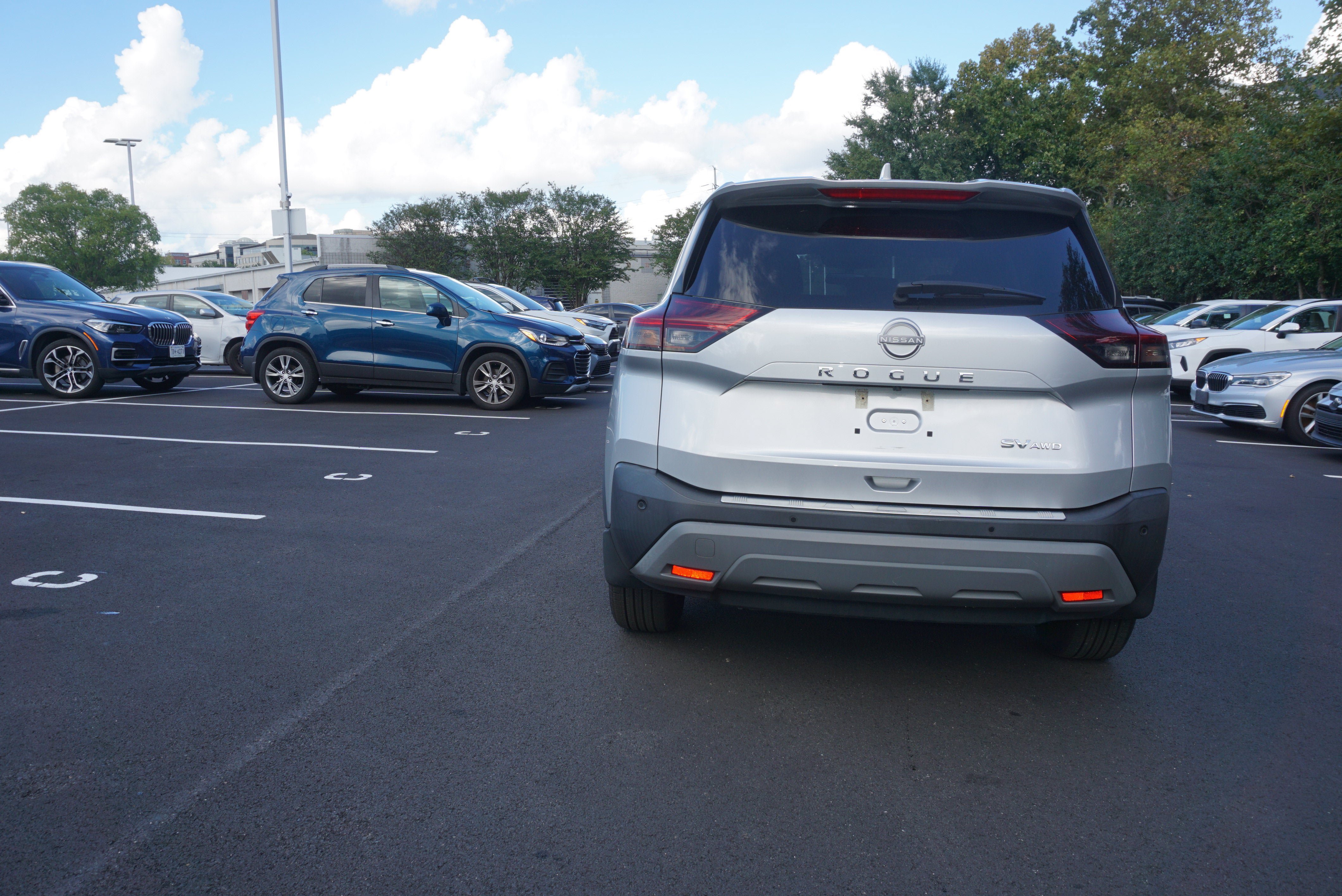 Used 2023 Nissan Rogue SV AWD/4WD image 4