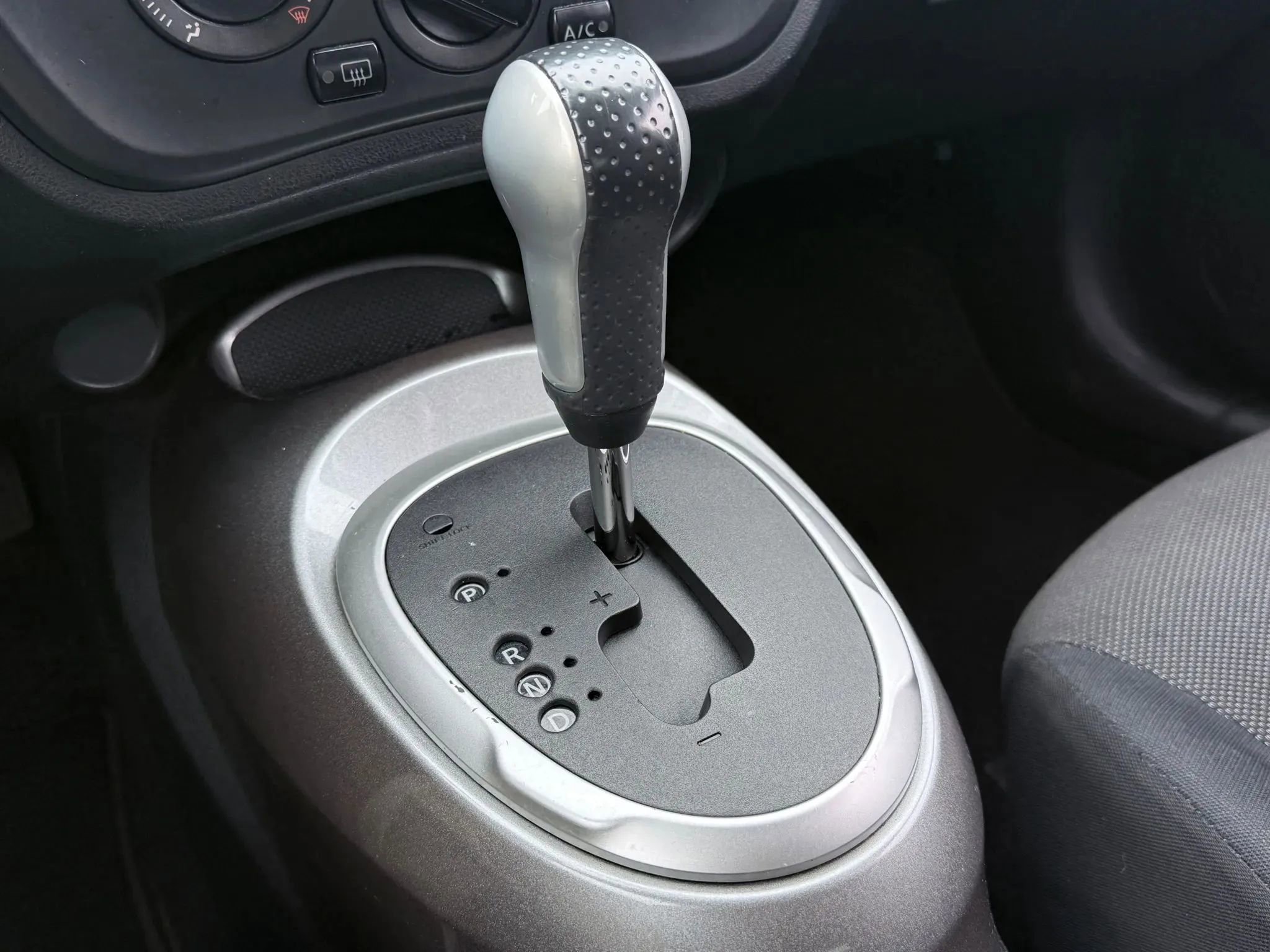 Used 2014 Nissan Juke S image 26