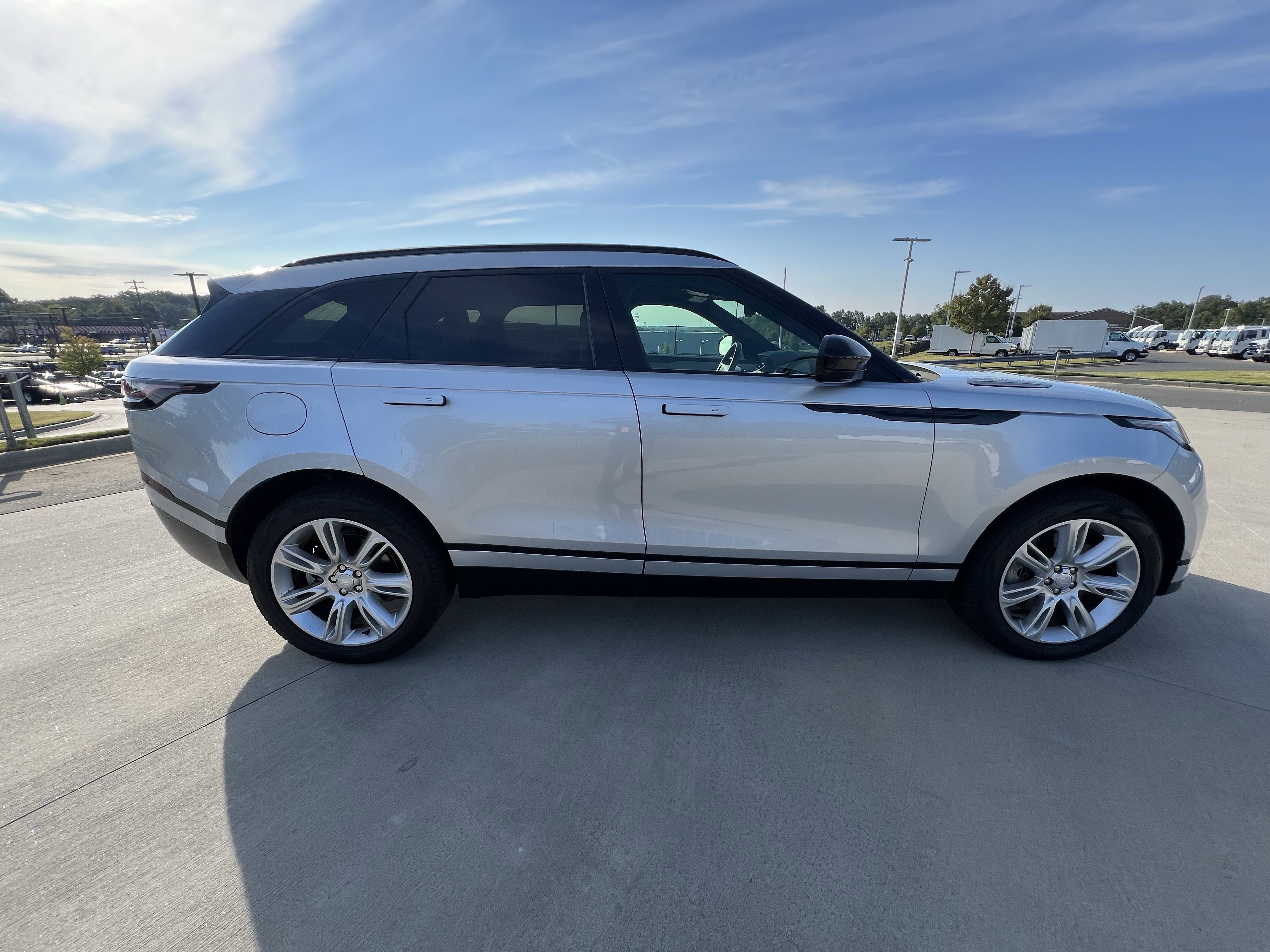 Used 2023 Land Rover Range Rover Velar R-Dynamic S image 8