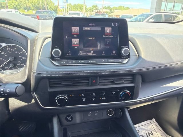 Used 2024 Nissan Rogue S AWD/4WD image 44